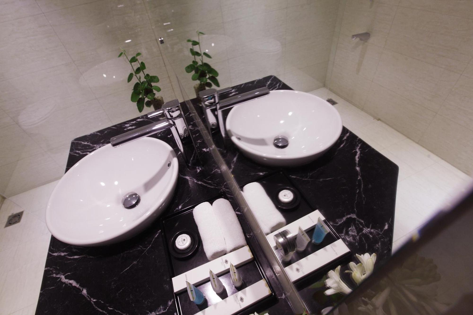 Hotel Grand Park Barishal Экстерьер фото