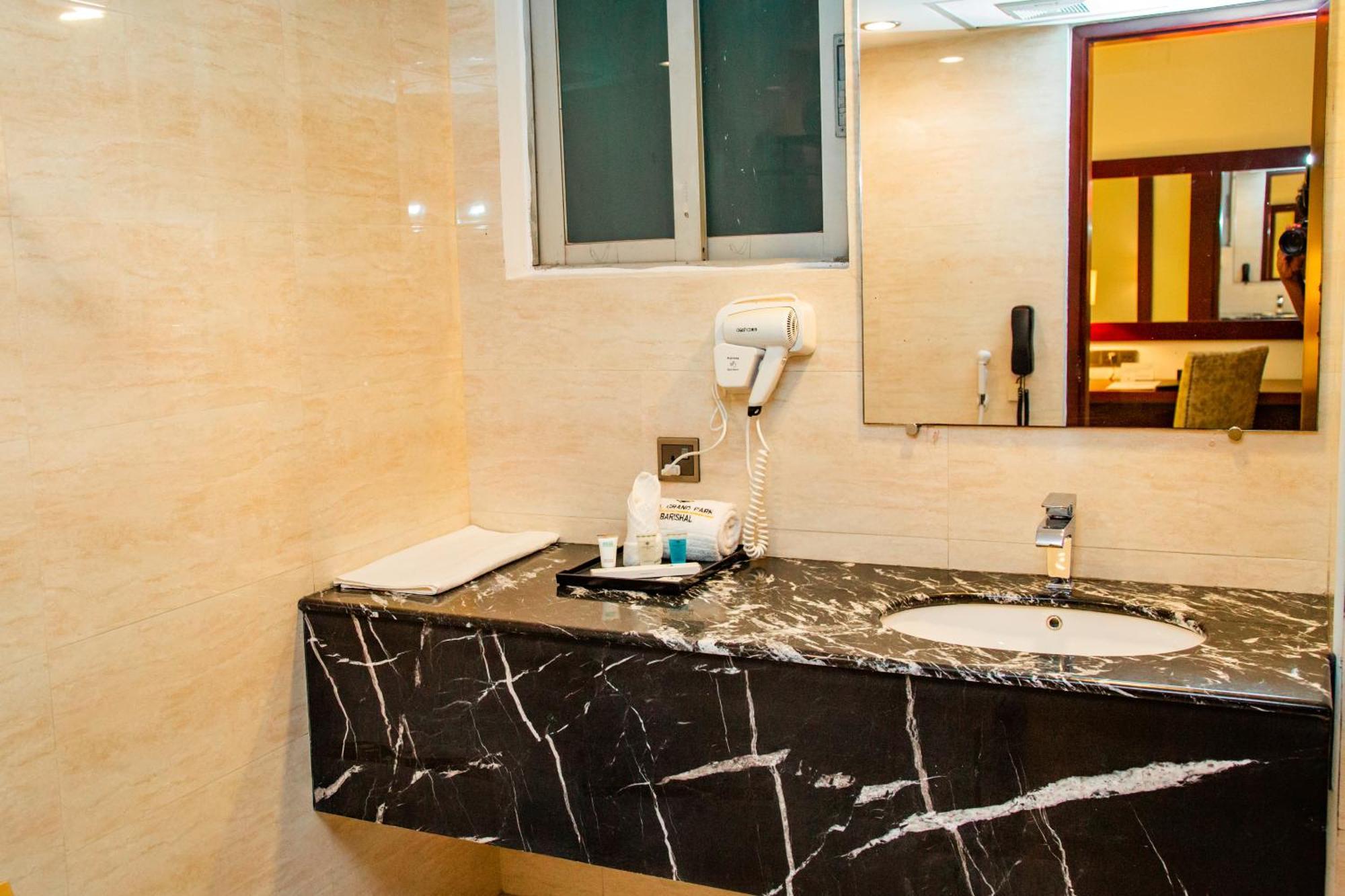 Hotel Grand Park Barishal Экстерьер фото